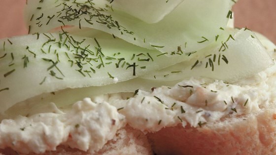 Creamy Dill Cucumber Toasties