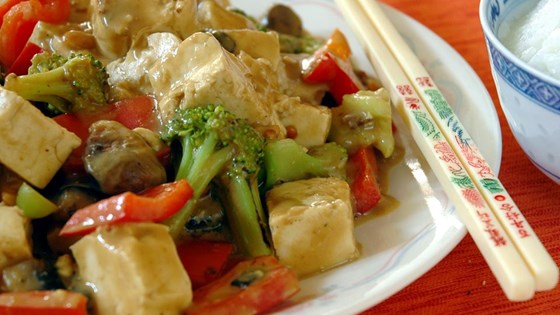 Tofu and Veggies in Peanut Sauce