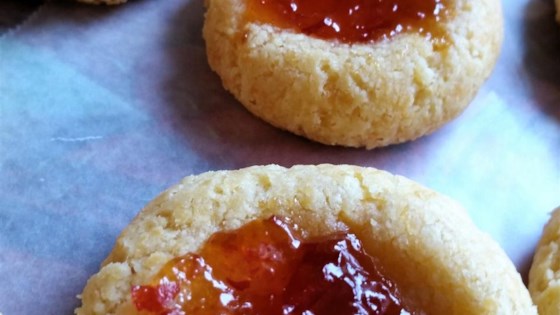 Cheesy Thumbprint Appetizers with Hot Pepper Jelly