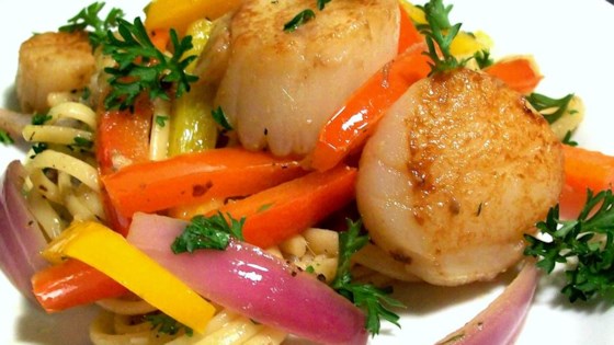 Pan-Seared Scallops with Pepper and Onions in Anchovy Oil