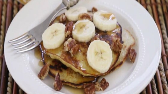 2-Ingredient Wheat-Free Banana Pancakes (Paleo)