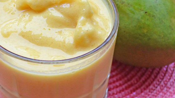 Sugar-Free Cardamom-Mango Smoothie