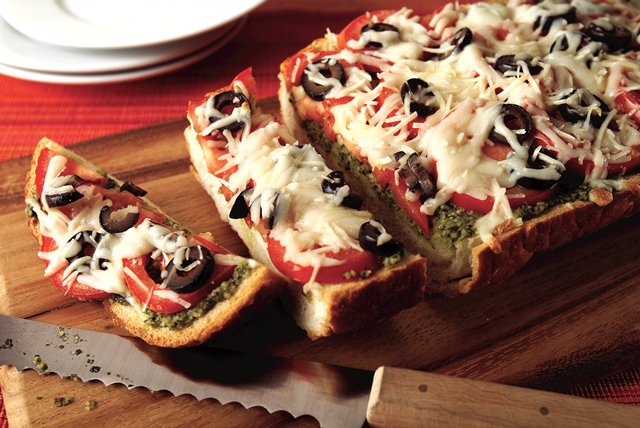 Plum Tomato & Pesto Bread