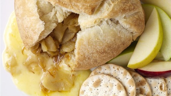 Baked Brie with Caramelized Onions