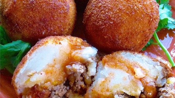 Papas Rellenas (Fried Stuffed Potatoes)