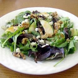 Tangy Pear and Blue Cheese Salad