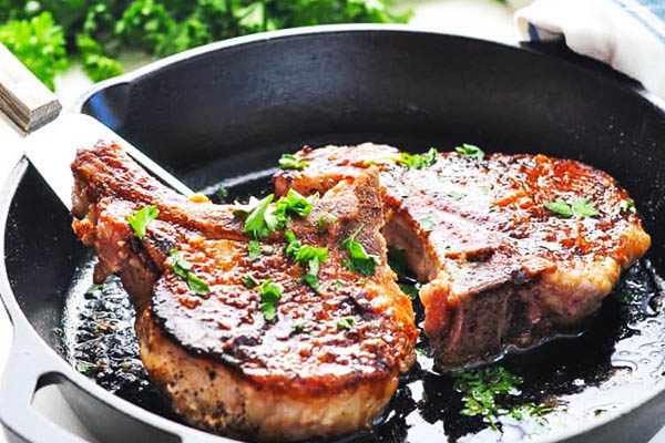 5-Ingredient Pan Fried Pork Chops - cooker-king